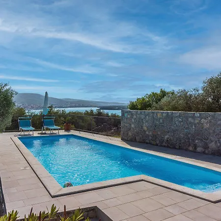 Hundefreundliche Und Strandnahe Mit Meerblick, Privatpool, Grill Kornić