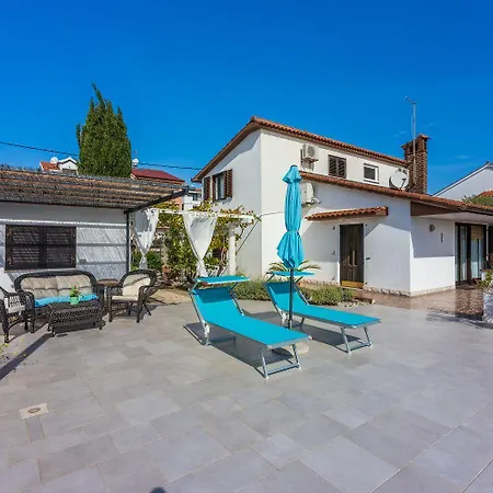 Hundefreundliche Und Strandnahe Mit Meerblick, Privatpool, Grill Kornić