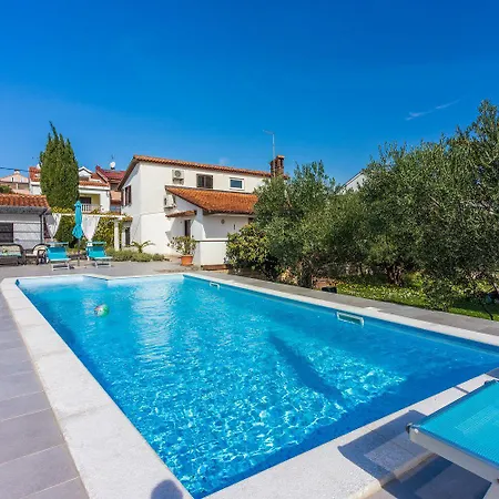 Hundefreundliche Und Strandnahe Mit Meerblick, Privatpool, Grill * Kornić