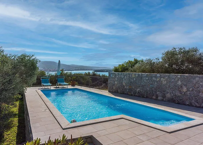 Hundefreundliche Und Strandnahe Mit Meerblick, Privatpool, Grill Kornic