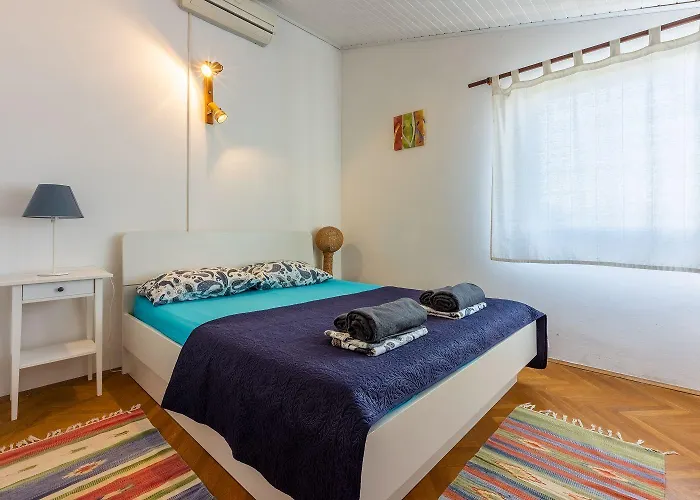 Hundefreundliche Und Strandnahe Mit Meerblick, Privatpool, Grill Vikendica Kornic