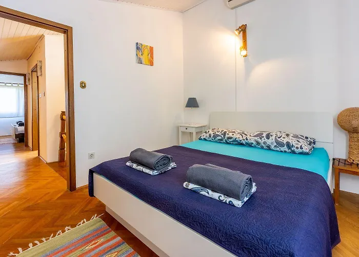 Hundefreundliche Und Strandnahe Mit Meerblick, Privatpool, Grill * Kornić