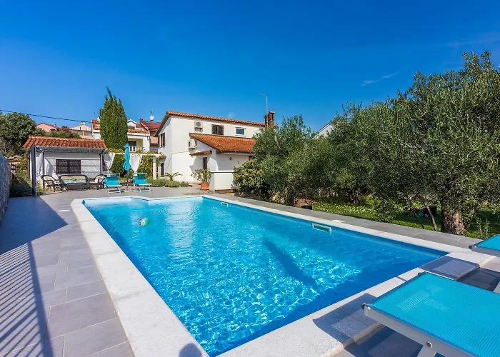 Hundefreundliche Und Strandnahe Mit Meerblick, Privatpool, Grill * Kornic