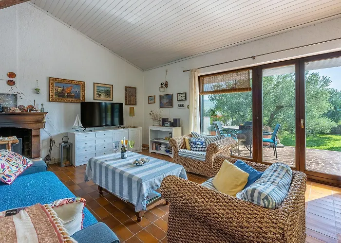 Hundefreundliche Und Strandnahe Mit Meerblick, Privatpool, Grill Kornic