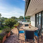Case de vacanță Hundefreundliche Und Strandnahe Mit Meerblick, Privatpool, Grill Kornić