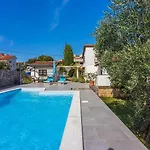 Case de vacanță Hundefreundliche Und Strandnahe Mit Meerblick, Privatpool, Grill Kornić