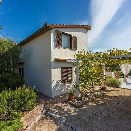 Prázdninový dům Hundefreundliche Und Strandnahe Mit Meerblick, Privatpool, Grill Kornić