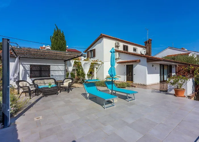 Hundefreundliche Und Strandnahe Mit Meerblick, Privatpool, Grill Kornić