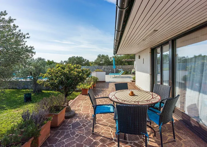 Prázdninový dům Hundefreundliche Und Strandnahe Mit Meerblick, Privatpool, Grill Kornić