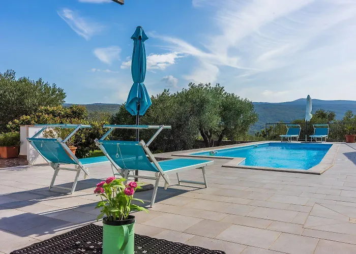Prázdninový dům Hundefreundliche Und Strandnahe Mit Meerblick, Privatpool, Grill Kornić